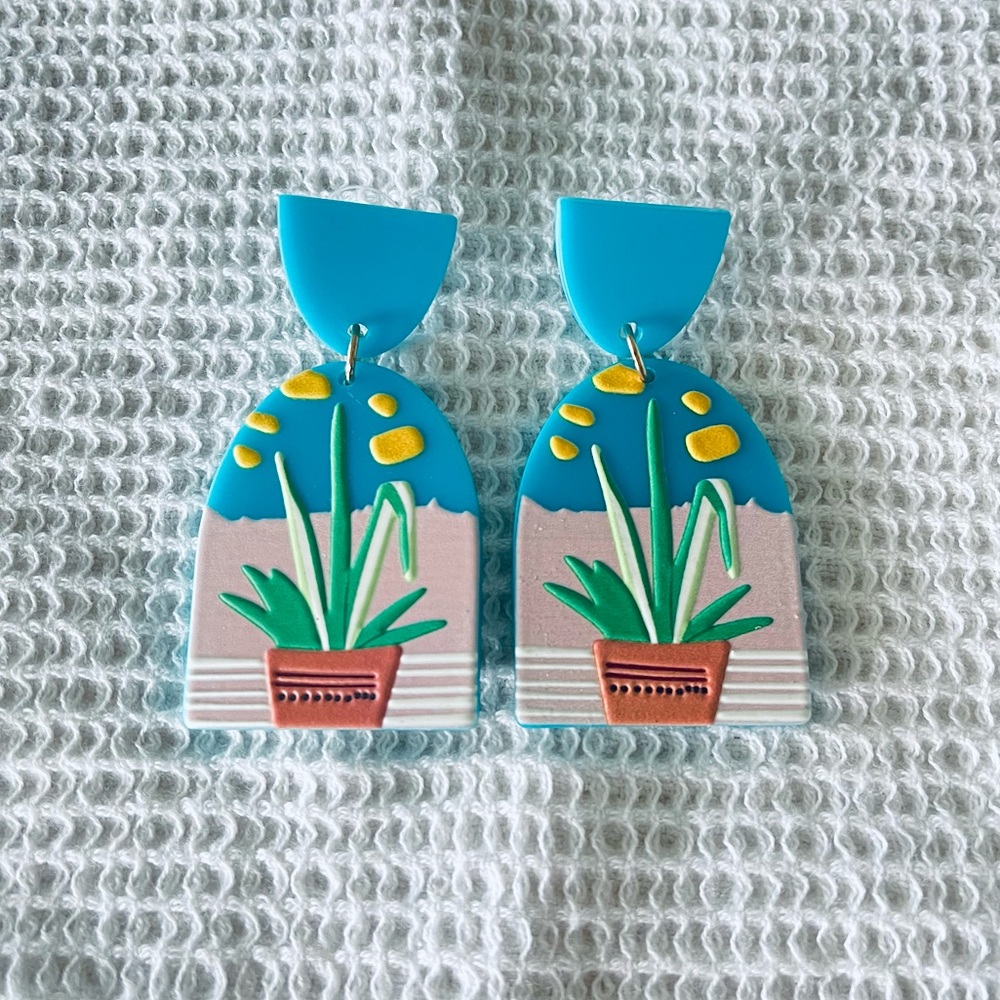 AOMU Korean Abstract Cacti Earrings NWOT